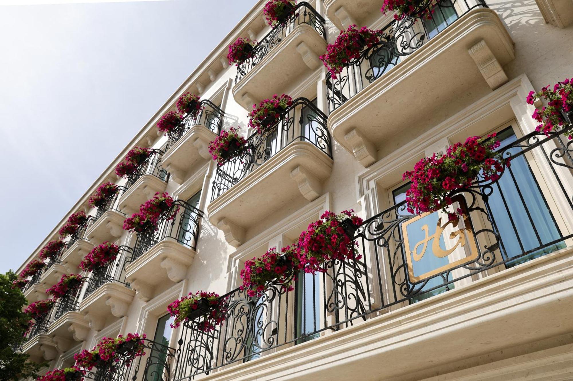 Plaza Hotel 4*